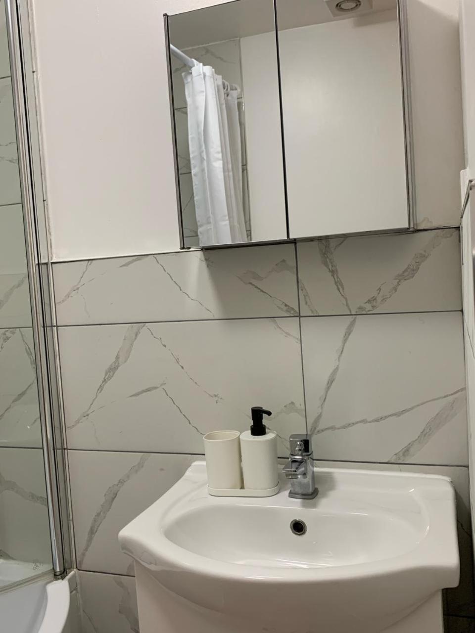 דירות לונדון Cobbold Court Share Flat מראה חיצוני תמונה